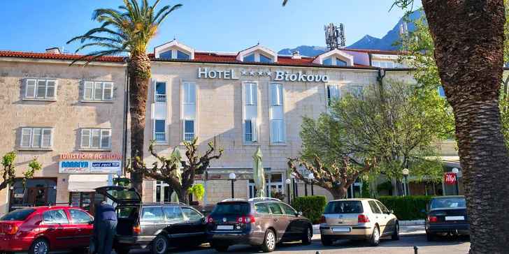 Makarska riviéra: 4* hotel s raňajkami, polpenziou či plnou penziou, 3 minúty od pláže