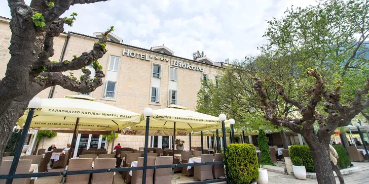Makarska riviéra: 4* hotel s raňajkami, polpenziou či plnou penziou, 3 minúty od pláže