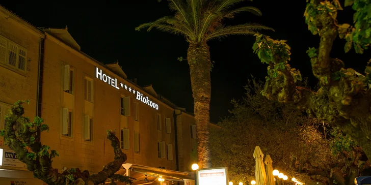 Makarska riviéra: 4* hotel s raňajkami, polpenziou či plnou penziou, 3 minúty od pláže