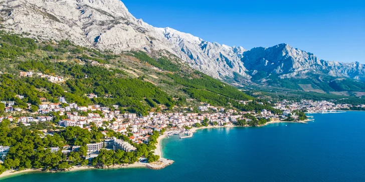 Makarska riviéra: 4* hotel s raňajkami, polpenziou či plnou penziou, 3 minúty od pláže