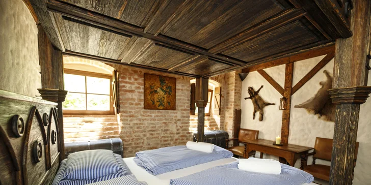 Noc v stredoveku: rytierska izba, hostina aj zábavný dobový program