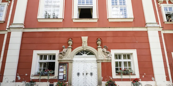 Noc plná zážitkov: Stredoveký hotel v Děteniciach, dobový program aj hostina