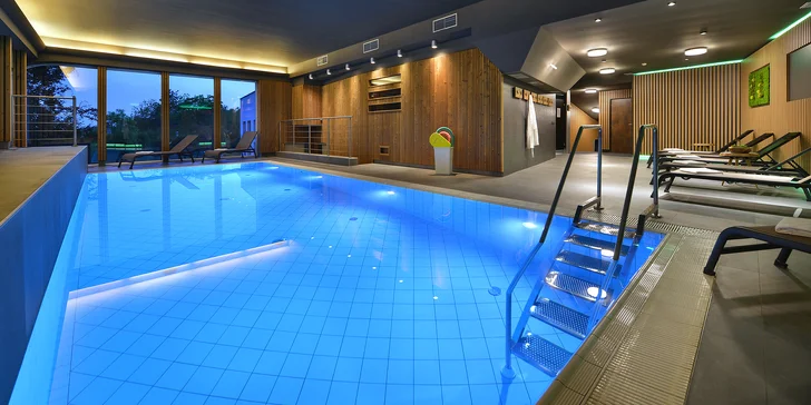 Zámocký pobyt: park s unikátnym labyrintáriom, polpenzia aj bazén a sauna