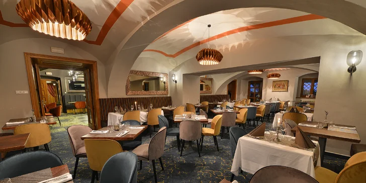 Zámocký pobyt: park s unikátnym labyrintáriom, polpenzia aj bazén a sauna