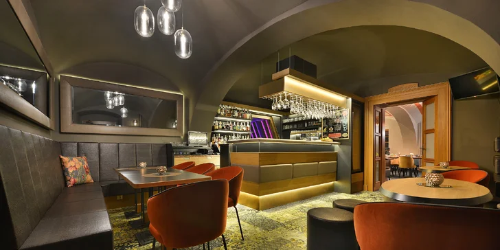 Zámocký pobyt: park s unikátnym labyrintáriom, polpenzia aj bazén a sauna