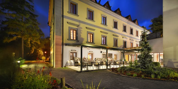 Zámocký pobyt: park s unikátnym labyrintáriom, polpenzia aj bazén a sauna