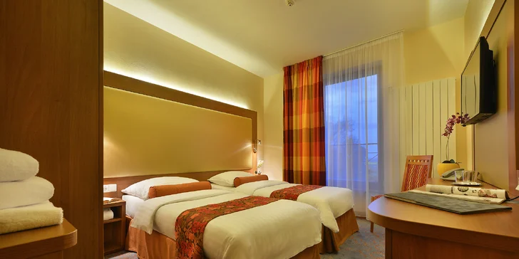 Zámocký pobyt: park s unikátnym labyrintáriom, polpenzia aj bazén a sauna