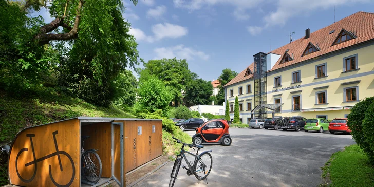 Zámocký pobyt: park s unikátnym labyrintáriom, polpenzia aj bazén a sauna
