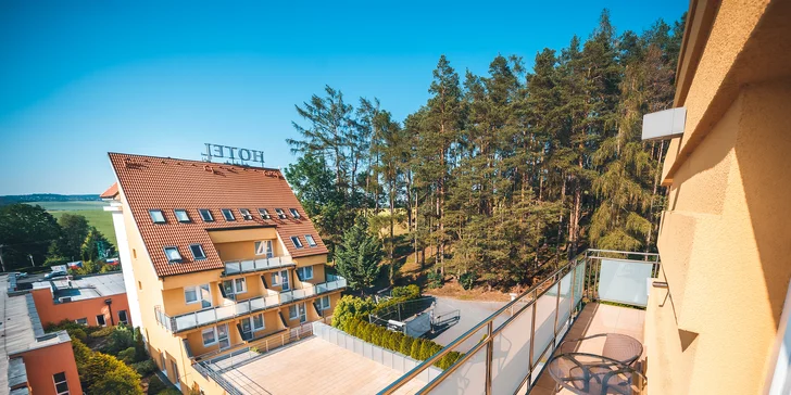 Pobyt v Posázaví: strava, verejné aj privátne wellness, plný minibar aj večera pri sviečkach