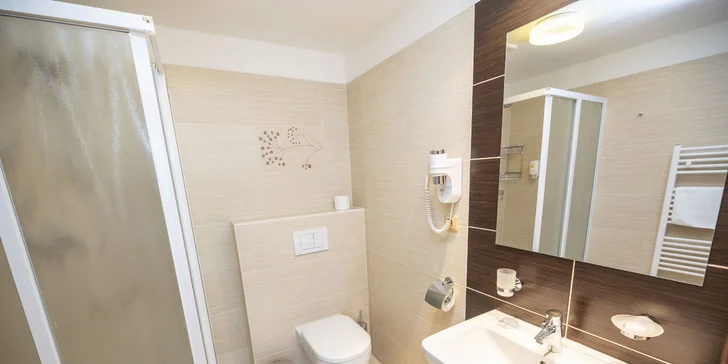 4* pobyt v Rožnove: raňajky alebo polpenzia, neobmedzený wellness a bazén aj procedúry