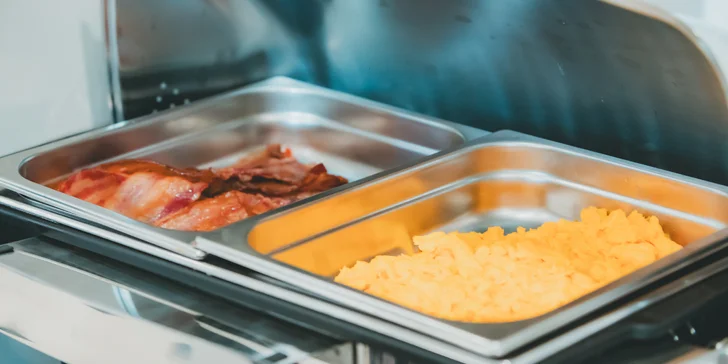 Lago di Garda: 4* hotel s bazénom a panoramatickou terasou hneď pri jazere, strava v cene