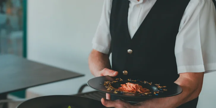 Lago di Garda: 4* hotel s bazénom a panoramatickou terasou hneď pri jazere, strava v cene