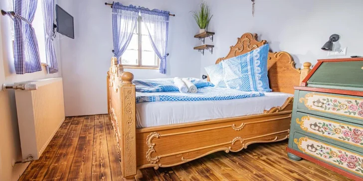 Pobyt v pravej šumavskej drevenici pre pár aj rodinu: raňajky alebo polpenzia