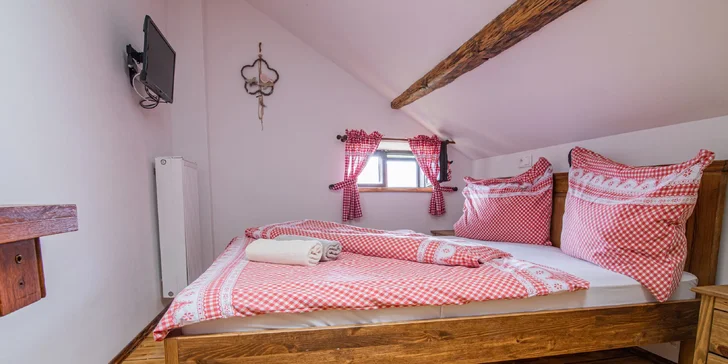 Pobyt v pravej šumavskej drevenici pre pár aj rodinu: raňajky alebo polpenzia