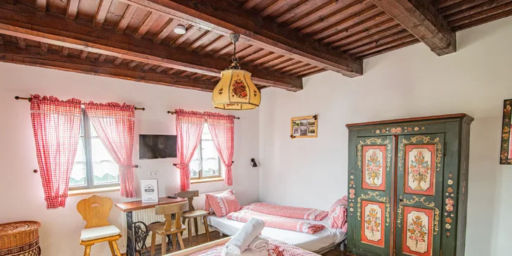 Pobyt v pravej šumavskej drevenici pre pár aj rodinu: raňajky alebo polpenzia