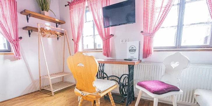 Pobyt v pravej šumavskej drevenici pre pár aj rodinu: raňajky alebo polpenzia