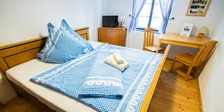 Pobyt v pravej šumavskej drevenici pre pár aj rodinu: raňajky alebo polpenzia