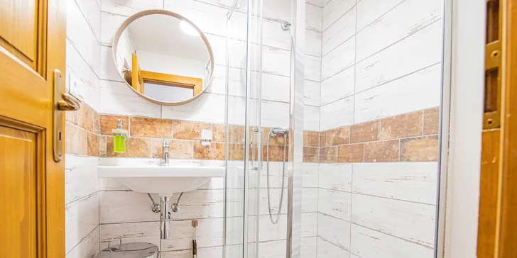 Pobyt v pravej šumavskej drevenici pre pár aj rodinu: raňajky alebo polpenzia