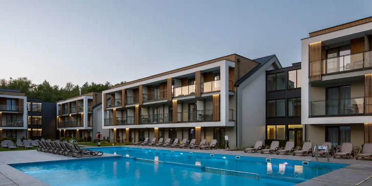 Dovolenka pri Balte pre páry aj rodiny: moderný rezort s wellness, bazénom a stravou, 5 min. od pláže