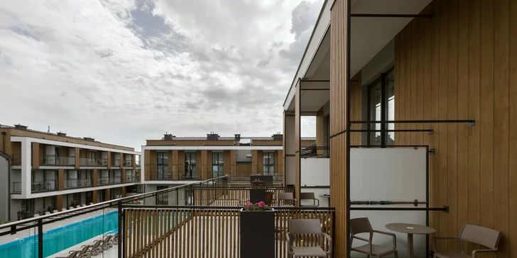 Dovolenka pri Balte pre páry aj rodiny: moderný rezort s wellness, bazénom a stravou, 5 min. od pláže