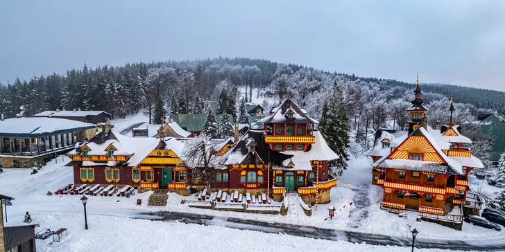 Jurkovičove útulne na Pustevnách: pobyt s raňajkami aj večerou vo valašskej reštaurácii Libušín