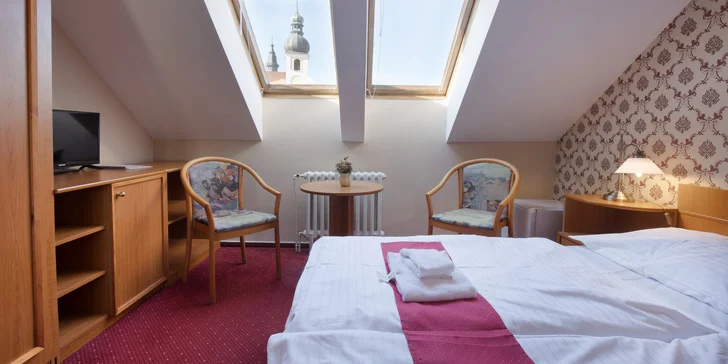 Pobyt v Telči v hoteli na námestí: všedné dni aj víkendy, polpenzia, víno aj káva