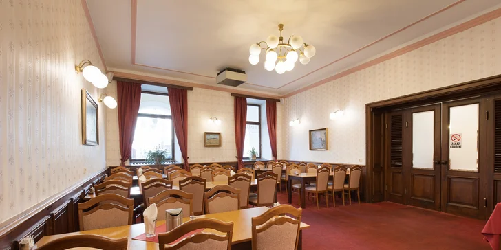 Pobyt v Telči v hoteli na námestí: všedné dni aj víkendy, polpenzia, víno aj káva