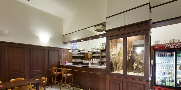 Pobyt v Telči v hoteli na námestí: všedné dni aj víkendy, polpenzia, víno aj káva