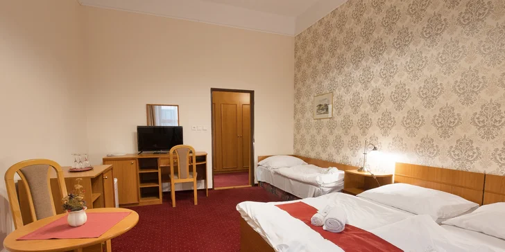 Pobyt v Telči v hoteli na námestí: všedné dni aj víkendy, polpenzia, víno aj káva