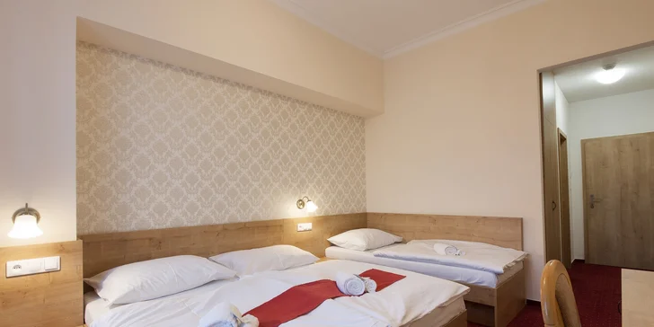 Pobyt v Telči v hoteli na námestí: všedné dni aj víkendy, polpenzia, víno aj káva