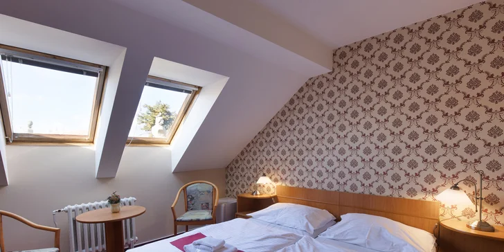 Pobyt v Telči v hoteli na námestí: všedné dni aj víkendy, polpenzia, víno aj káva