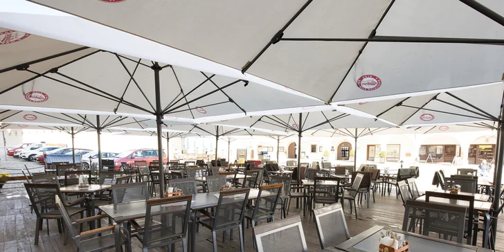 Pobyt v Telči v hoteli na námestí: všedné dni aj víkendy, polpenzia, víno aj káva