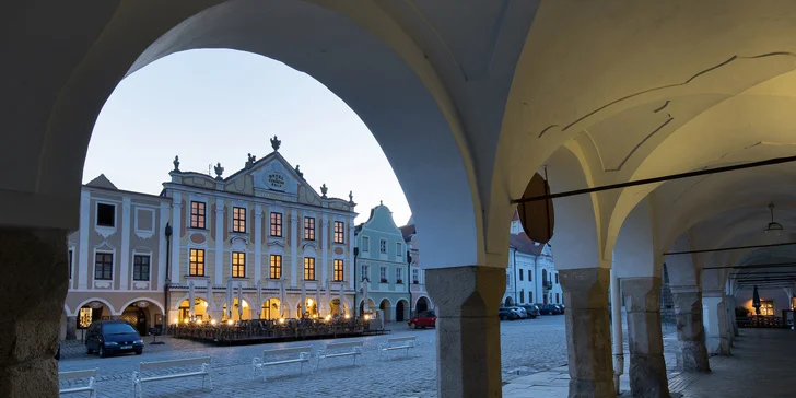 Pobyt v Telči v hoteli na námestí: všedné dni aj víkendy, polpenzia, víno aj káva