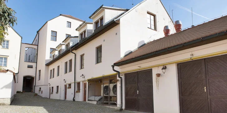 Pobyt v Telči v hoteli na námestí: všedné dni aj víkendy, polpenzia, víno aj káva