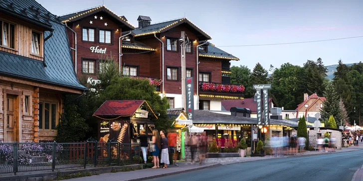 Aktívny pobyt v Krkonošiach: polpenzia, wellness aj romantický balíček s masážou