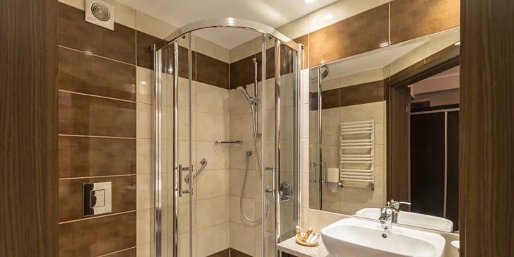 Aktívny pobyt v Krkonošiach: polpenzia, wellness aj romantický balíček s masážou