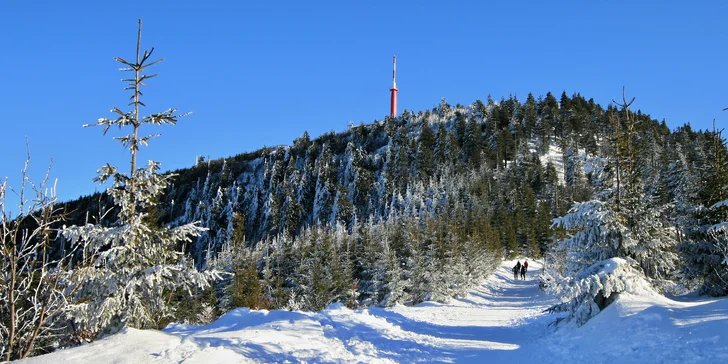 Horský relax pod Lysou horou: raňajky, bazén s vírivkou a bowling alebo privátne wellness