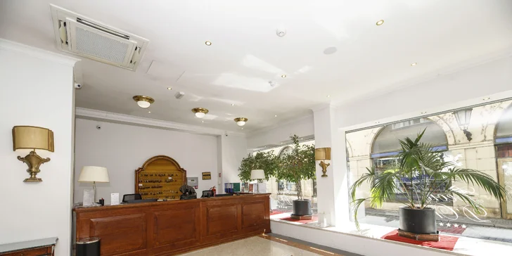 Oddychový pobyt pre dvoch v Starom Meste: 4* ubytovanie s raňajkami a prechádzky Prahou