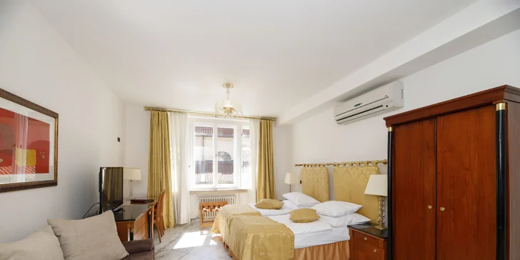 Oddychový pobyt pre dvoch v Starom Meste: 4* ubytovanie s raňajkami a prechádzky Prahou