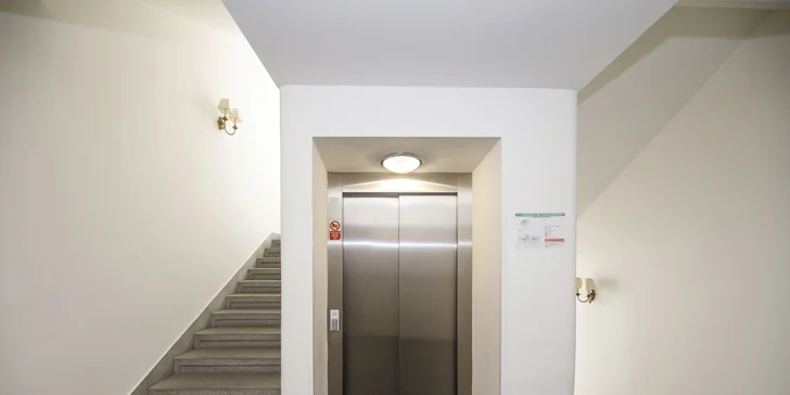 Oddychový pobyt pre dvoch v Starom Meste: 4* ubytovanie s raňajkami a prechádzky Prahou