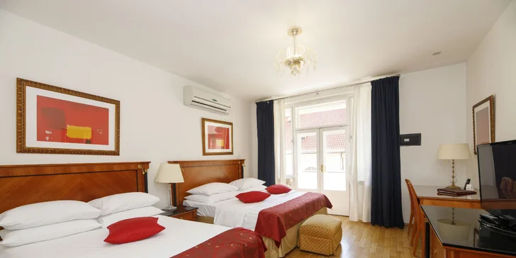 Oddychový pobyt pre dvoch v Starom Meste: 4* ubytovanie s raňajkami a prechádzky Prahou