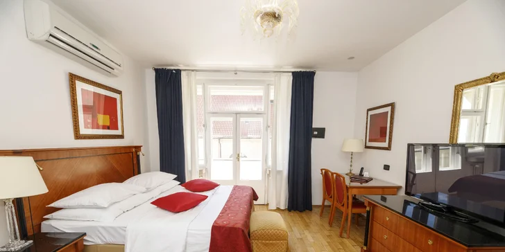 Oddychový pobyt pre dvoch v Starom Meste: 4* ubytovanie s raňajkami a prechádzky Prahou