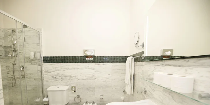 Oddychový pobyt pre dvoch v Starom Meste: 4* ubytovanie s raňajkami a prechádzky Prahou