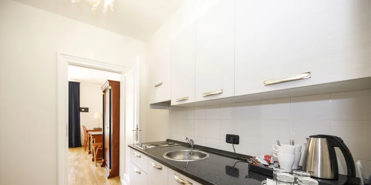 Oddychový pobyt pre dvoch v Starom Meste: 4* ubytovanie s raňajkami a prechádzky Prahou