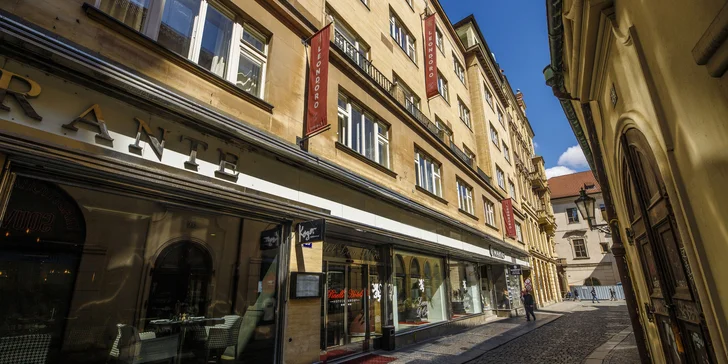 Oddychový pobyt pre dvoch v Starom Meste: 4* ubytovanie s raňajkami a prechádzky Prahou