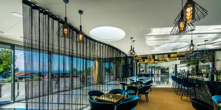 Chorvátska Opatija: 3* hotel priamo na promenáde, polpenzia, infinity bazén