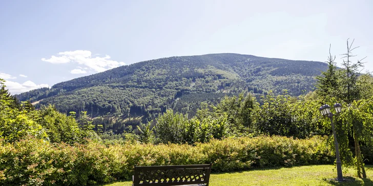 Pohodový pobyt pri Lysej hore s wellnessom, výletmi a stravou