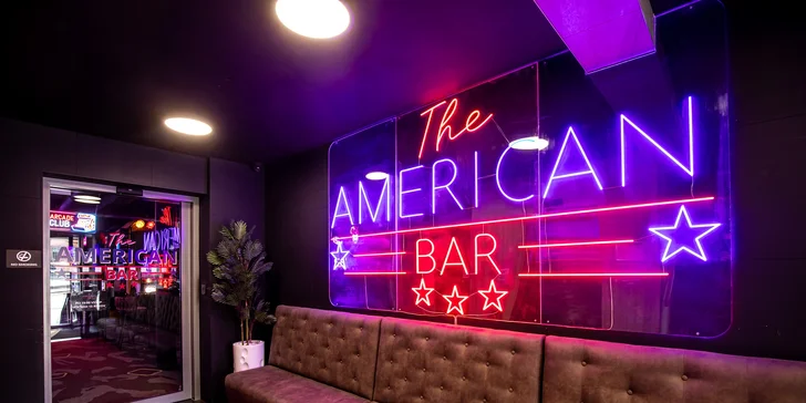 THE AMERICAN BAR: Poď sa zahrať na zábavných herných automatoch