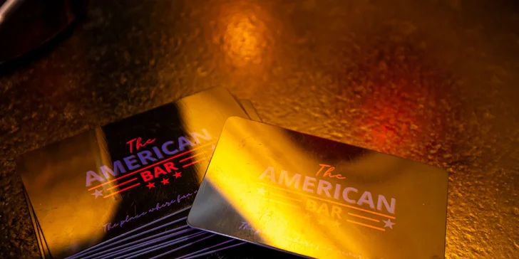 THE AMERICAN BAR: Poď sa zahrať na zábavných herných automatoch