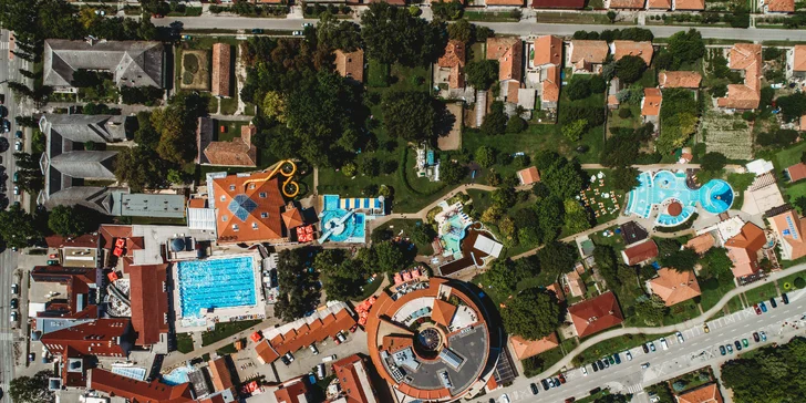 Elegantný wellness hotel s priamym prechodom do kúpeľov v každom počasí